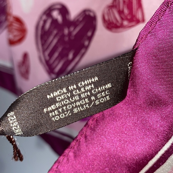 Vintage COACH Signature Pink Hearts 100% Silk Scarf-NWT - Picture 7 of 11